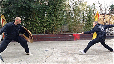 heroofomegle:    Chinese rattan shield techniques from “Hua Jia Men” (video here)
