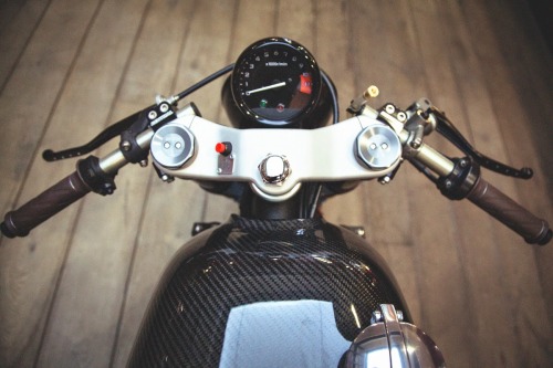 thefunkydictator: thefunkydictator:Oficina Honda CB750 RC42 fresh*