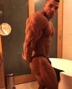 sweatpainpump:  Still image from a Hassan Mostafa flexing video