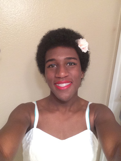 queerlove:  afatbabe:  scumbugg:  freeingalexandra:  soooooooo i got a new dress and i love it so much ❤️❤️❤️❤️❤️ also how’s my fro? X3 lovin’ my natural hair  You look so beautiful!!!  Seriously that last frame looks like it belongs