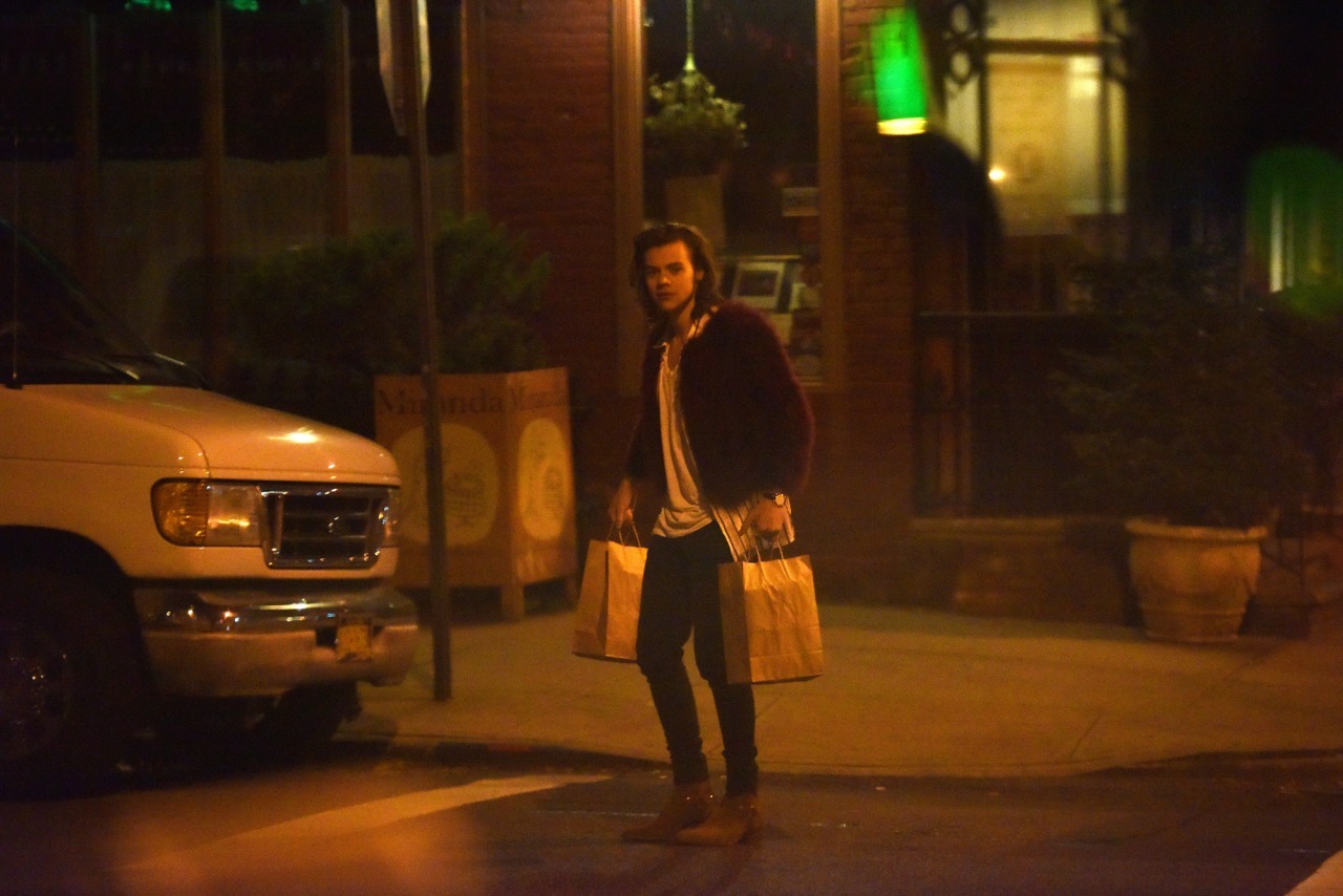 direct-news:  ALBUM - Harry Styles out in New York City. 18/12 