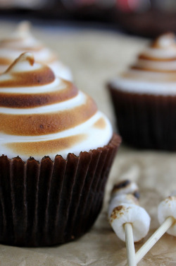 fullcravings:  S’mores Cupcakes 