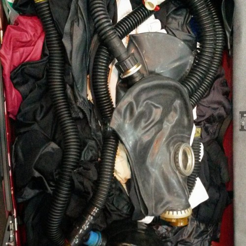 mistressaliceinbondageland:  #protip the tsa gets nervous when you bring a #gasmask in your carry-on luggage. Stow your gear in checked bags!  #travel #femdomproblems #airport 💼 