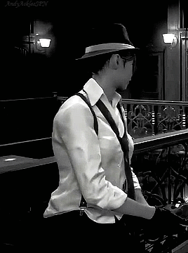 andyacklesspn:« Claire’s “Noir” costume »