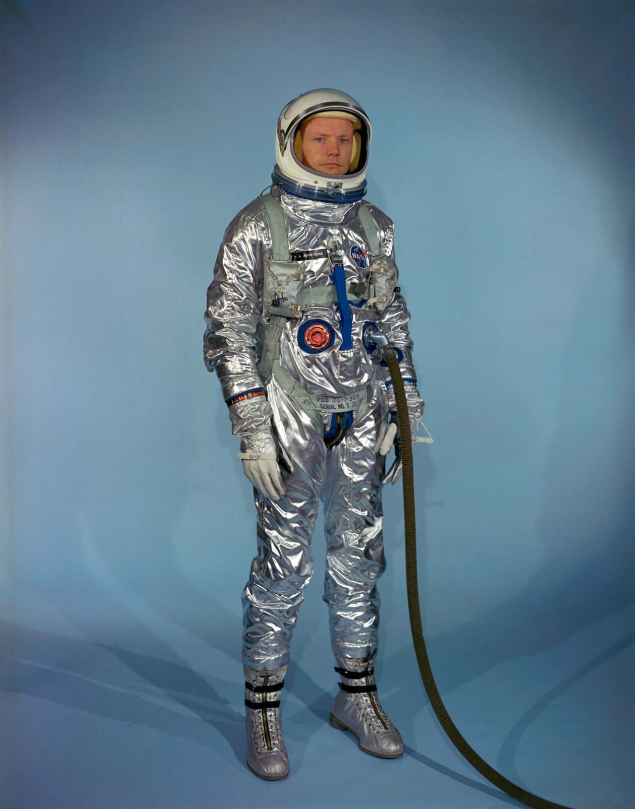 Another Monday on the Moon: in 3, 2, 1…
(R. Kelly - Ignition. Erol Sabadosh Remix.
Above, Neil Armstrong in a Gemini G-2C training suit, 1964).