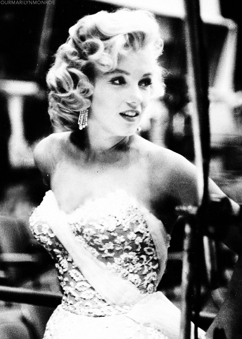 ourmarilynmonroe:  Marilyn Monroe on the set of the Jack Benny Show, 1953.  I think