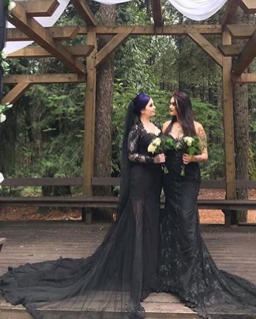 thefingerfuckingfemalefury: pinkradical:exoplanetary-virus:Happy Pride Month, here’s a goth lesb