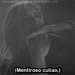 more-smiles-and-cry-less:  Pensamientos en las películas románticas.  