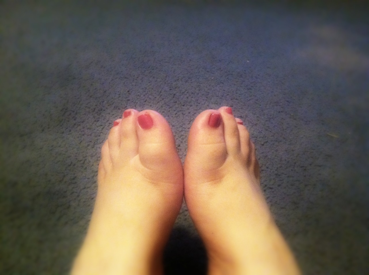 misssarahsuicide:  Being girly! Lol mani/pedi! &lt;3
