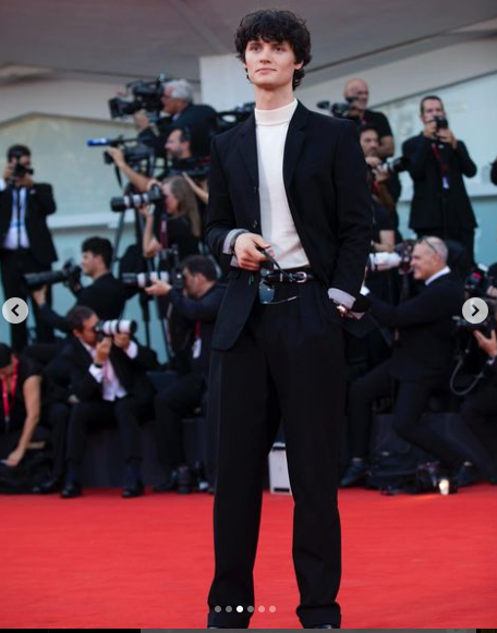 I NEED FANFICS OF HIM.