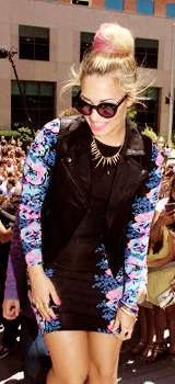 closertotheclouds:  Favorite Demi Outfits: Part 1 