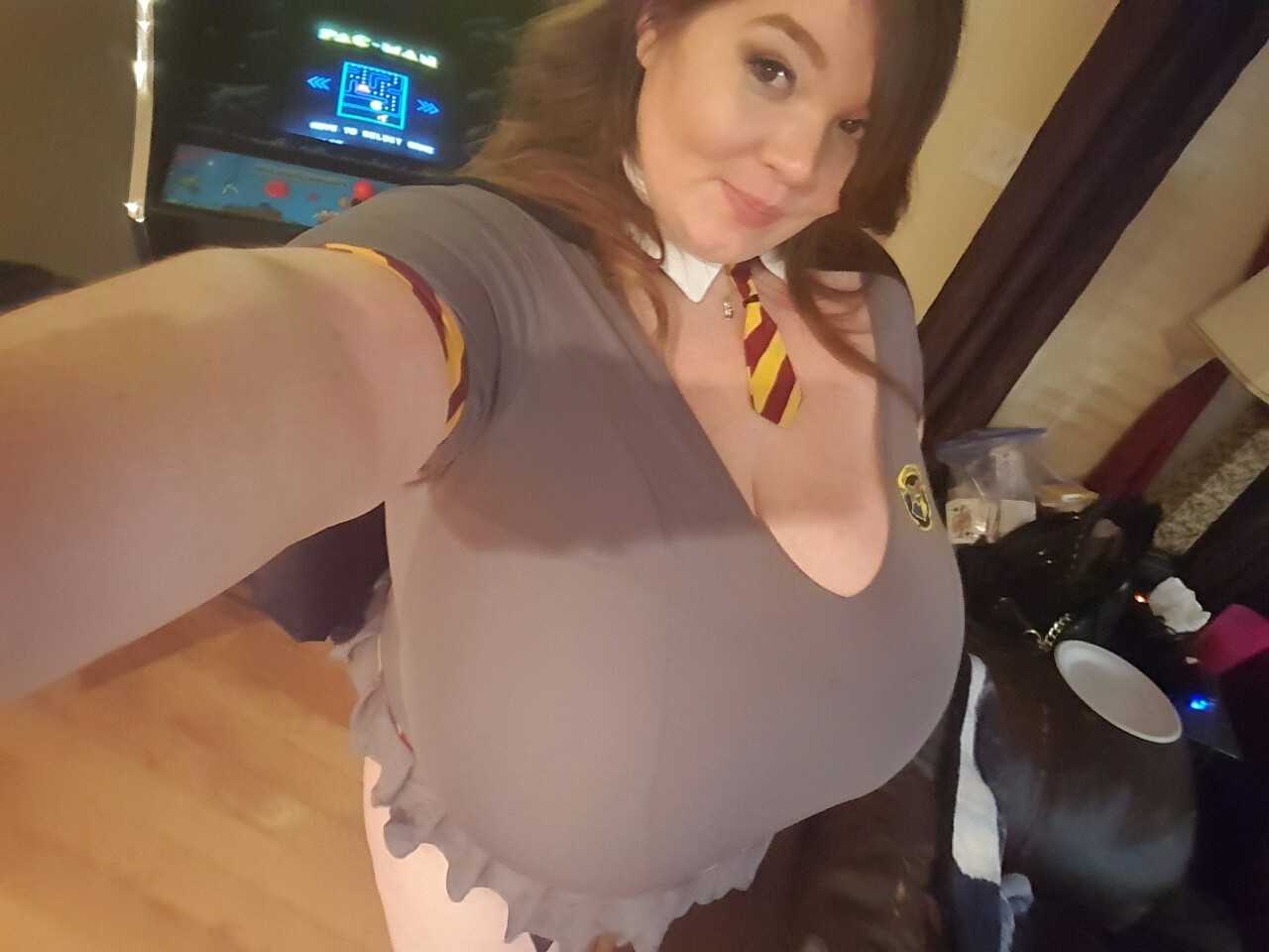 lexxxiluxe:  I got this nifty new Hogwarts uniform from @platinumpuzzy1 ! It fits