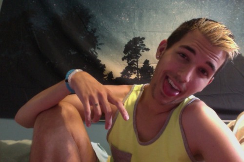 zackisontumblr:  feelin’ myself, back off,cause I’m feelin’ myself, jack offhe be thinking about me when he whacks offwhacks on? wax off