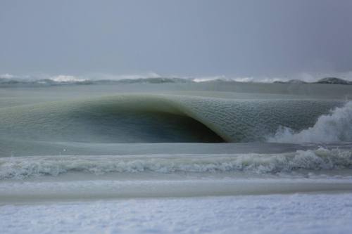 nitrons:It’s so cold in the Northeast (particularly in New England) even waves are freezing over, ho