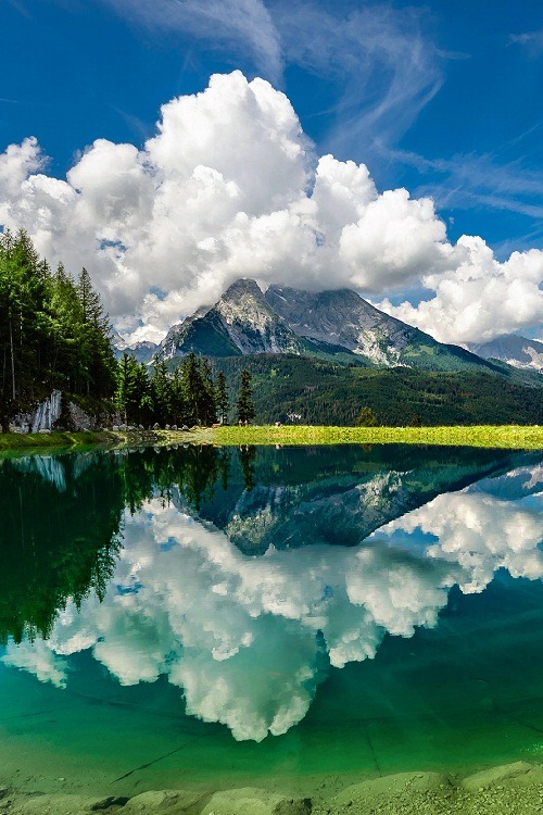 UNO ..SPECCHIO ..TRA LE NUVOLE&hellip; THEWOLF 