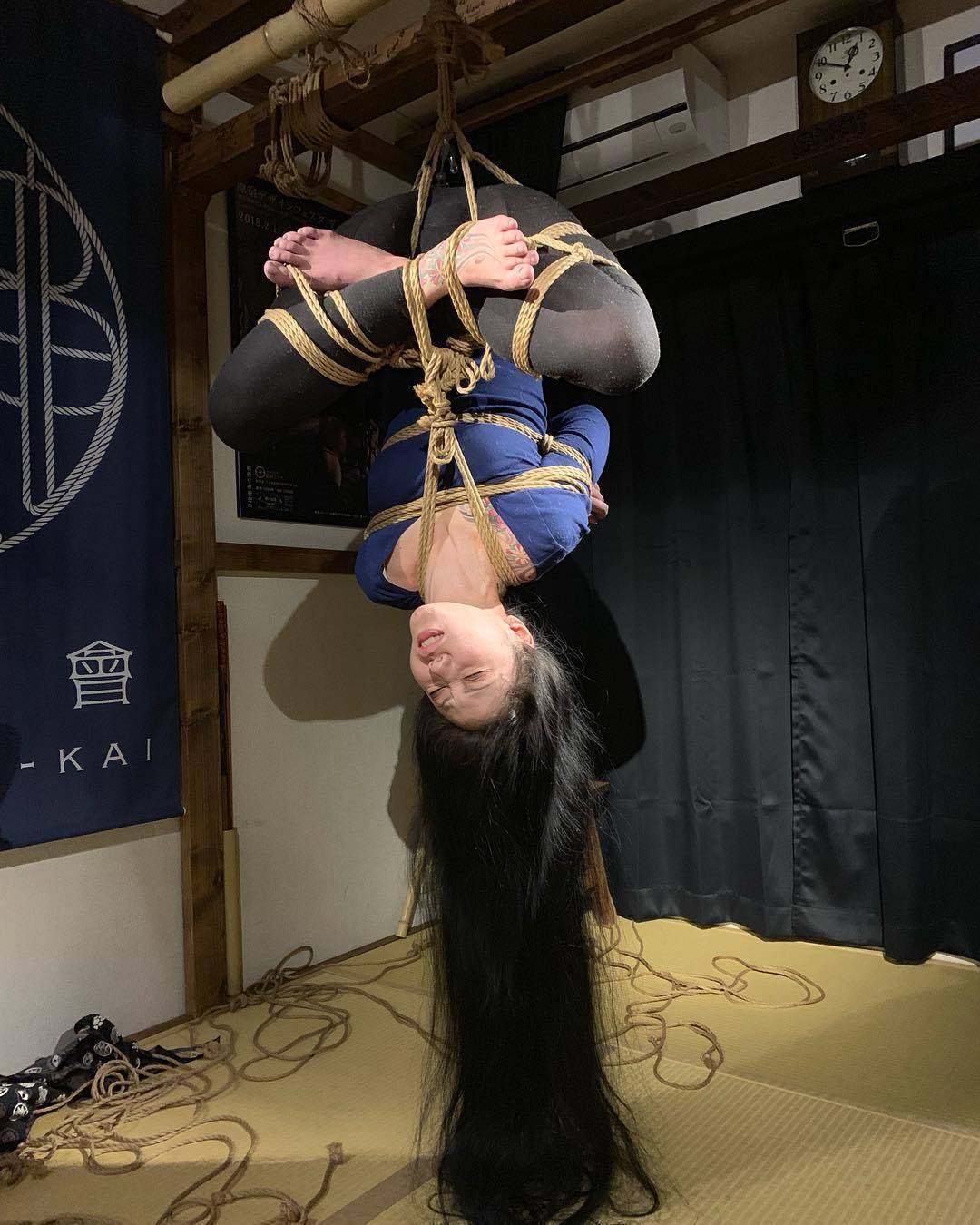 justscreenshots:   緊縛  &amp; Photo Naka AkiraModel Shizuki Iroha