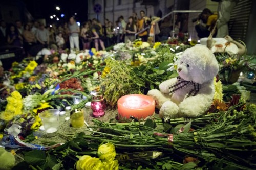 “ The latest development of MH17 has also affected us, the MH370 family members. Some are watching live reports while shedding tears nonstop, and we are using Wechat to discuss the incident and keep praying. We hope MH17 family members can stay...