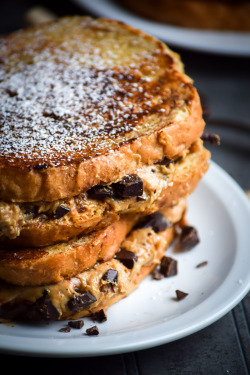 foodffs:  Chocolate Chip Fluffernutter Stuffed