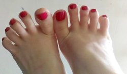 alldagyo:  Delectable cherry toes~