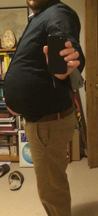 dcgluttonhog:  bellycraze:  I’m such a lazy fat, big bellied guy now. I love it!!  Another fat