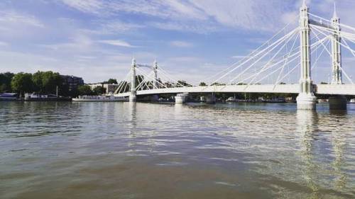 High tide this evening #albertbridge #thames #river #london #battersea #bridge #citylife #england #s