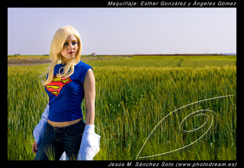 sharemycosplay:  Kara Zor-El aka #supergirl roaming the fields. #cosplay #supersaturday http://itsukih.deviantart.com Check us out on twitter, http://twitter.com/sharemycosplay http://sharemycosplay.tumblr.com. Sharing the cosplay for you!