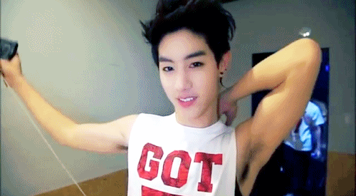 hairykpoppits:  xkezhda:  wangjckson:arms ʘ‿ʘhairykpoppits He’s calling you guys so much(?).  Mark casually flaunting his pits cuz he knows we love itIZIZ