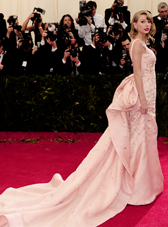 taylorsvift:  Taylor Swift attending the Met Gala, 2010-2014 