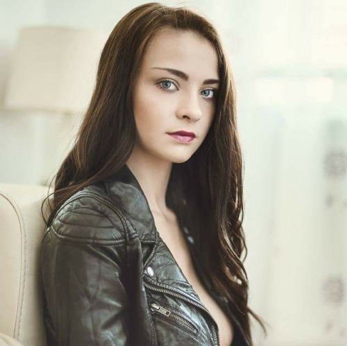 emelia-paige: Morning to all my lovely followers, sorry I haven’t posted much this week I&rsqu