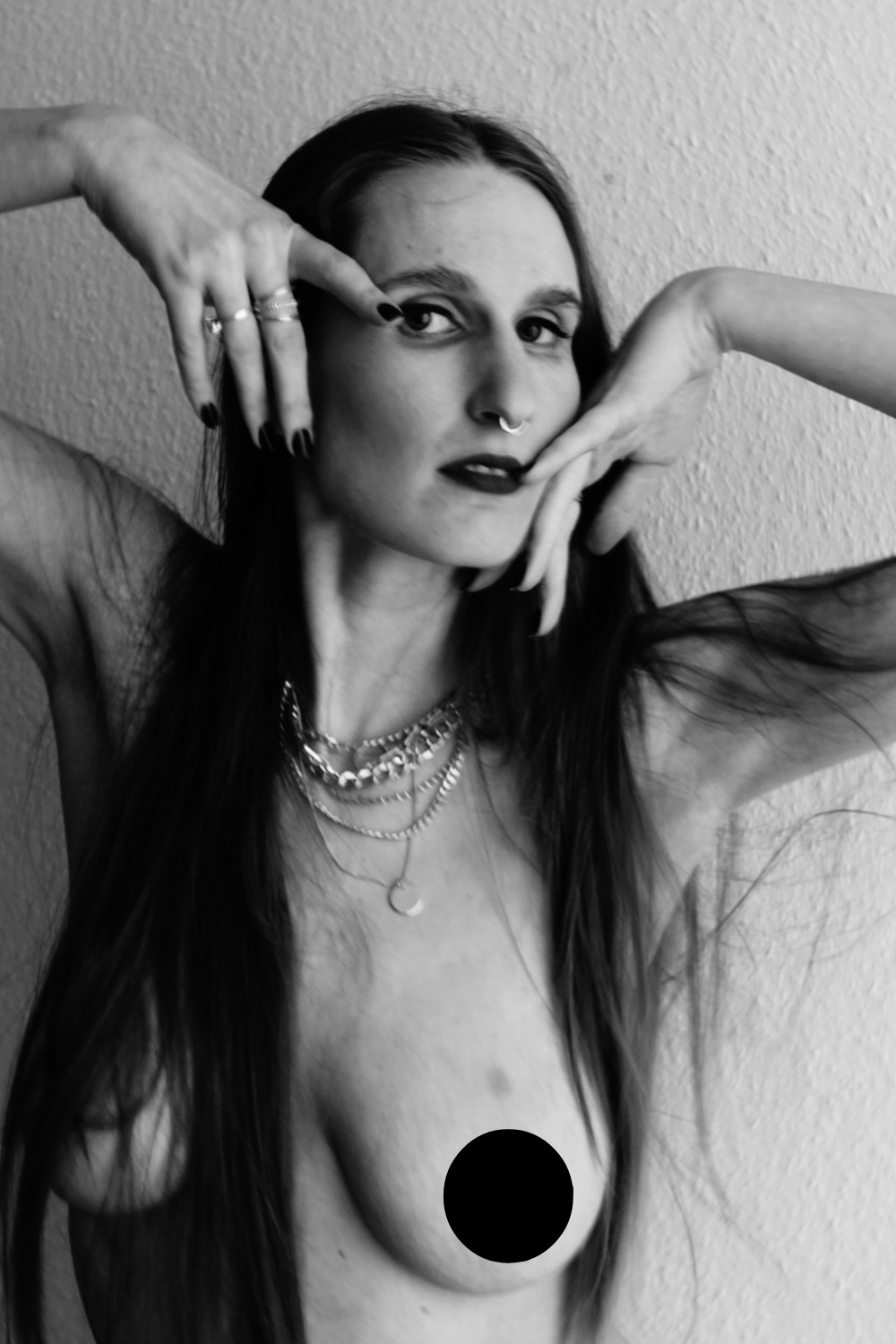 lockepiercingstattoos-art:OnlyFans@jlouisewinter sents me these gorgeous pics ☺️ She has a belly button piercing and a septum piercing, both so cute! 🙈 Thank you for submitting!! 🤗 To see more of her subscribe to her OF @jlouisewinter me envia