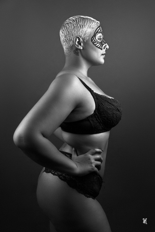 Veronicka aka VVD Curvy ModelBy Serge Kpontonwww.sergekponton.com