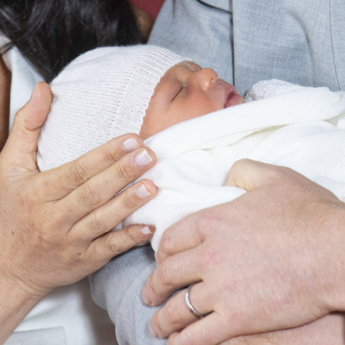 BRB crying over the adorable family that is Prince Harry, Meghan Markle and Baby Sussex.See more pic