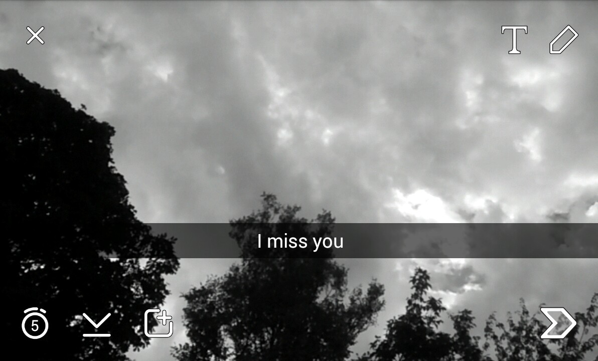 youknowit-hurts:  razors-andblades:  brxken—memories:  Please come back…    ☽