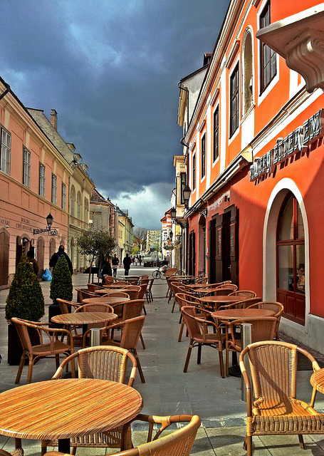 Streetside cafe in Gyor, Hungary (by Charlotte90T).