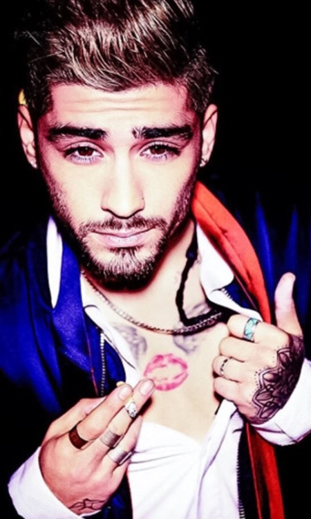 male-and-others-drugs:  Zayn shirtless