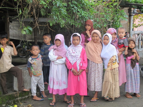 Images of folks: some children, Islamic boarding school students, Buddhist Sunday school students, m