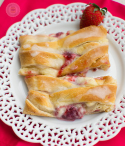 do-not-touch-my-food:  Raspberry Cream Cheese
