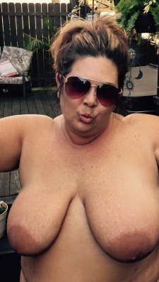 curvymature:  chunkydunkins:  Shelly is happy that it stopped raining for a day.  Shelly has some great tits