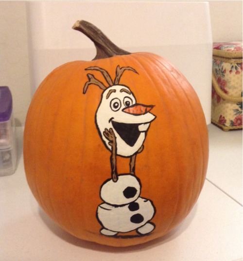 zip-a-dee-not-so-scary-lady:Yes I am the one who paints a snowman on a Halloween pumpkin