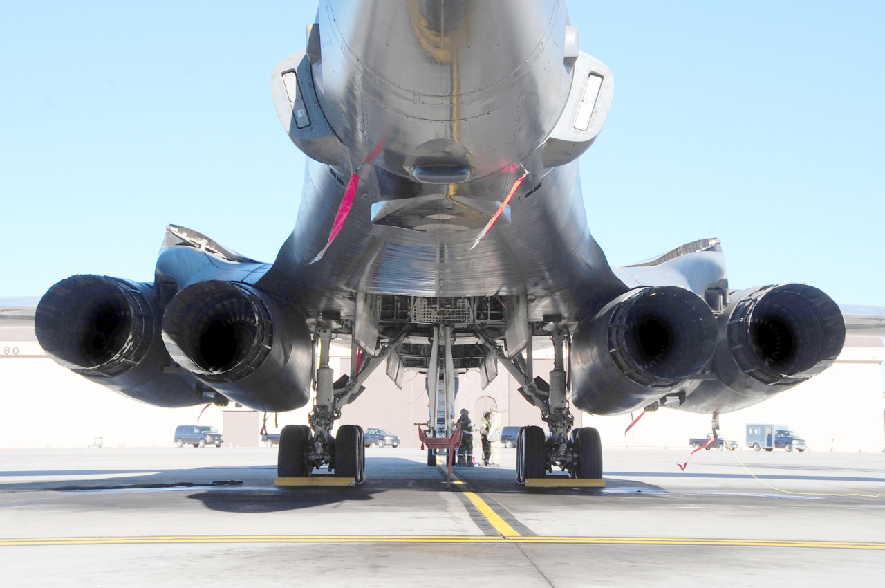 rocketumbl:  B-1B 