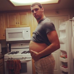 fatboydiet:  puz-arbuz:  foodbaby  Looks like he emptied out the fridge. Looks good to me!