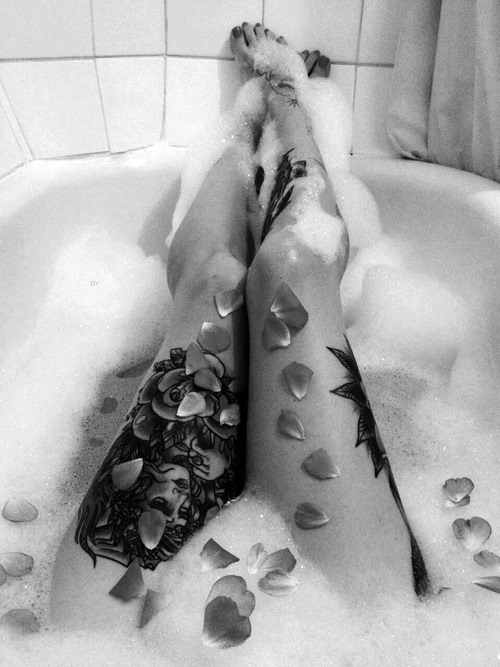 d-i-ve-r-g-e-n-t:  je t'aime