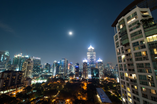 lkazphoto: Moon over Bangkok, ThailandI spent a few weeks in Thailand this month. For the next week 
