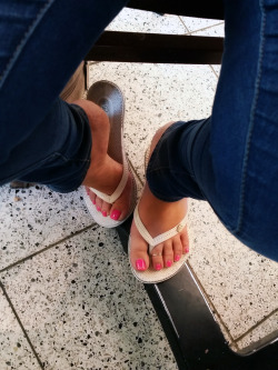 kayteasefeet:    POV of my feet and toes