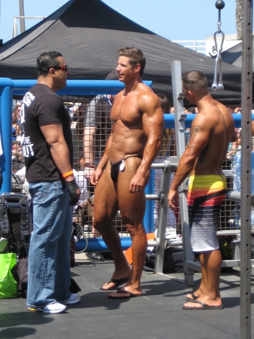 insidethelockerroom:  Random shots at the Muscle Beach bodybuilding show.