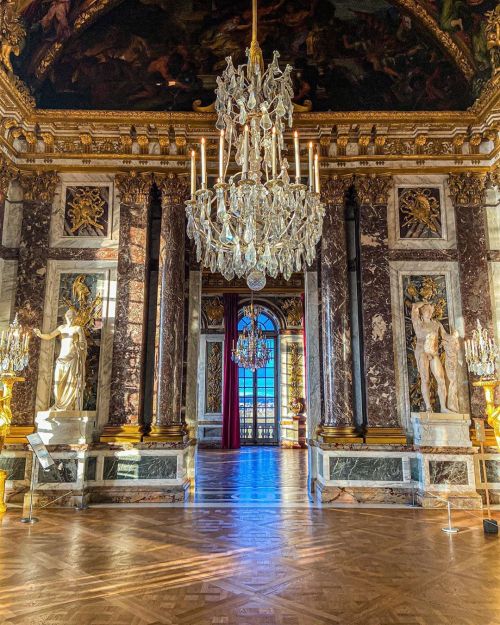  Palace of Versailles 