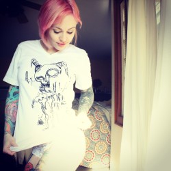 ellestanger:  http://daveycadaver.bigcartel.com/category/shirts 