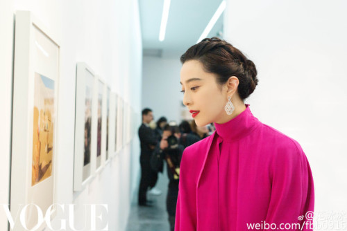 [170119] Fan Bingbing’s weibo update : 谢谢@angelica张宇 的邀请，在摄影师们创造的光影世界中，接受了一场美的洗礼！ ​​​​ @ 范冰冰