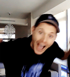 justjensenanddean: Jensen Ackles being a complete cutie pie  [x]
