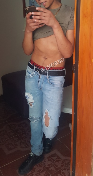 ultramorbo: Esos cuates que saben que están sabrosos.